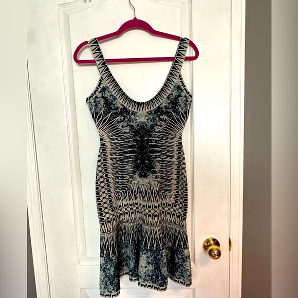 Herve Leger patterned Dress size medium - Picture 1 of 4